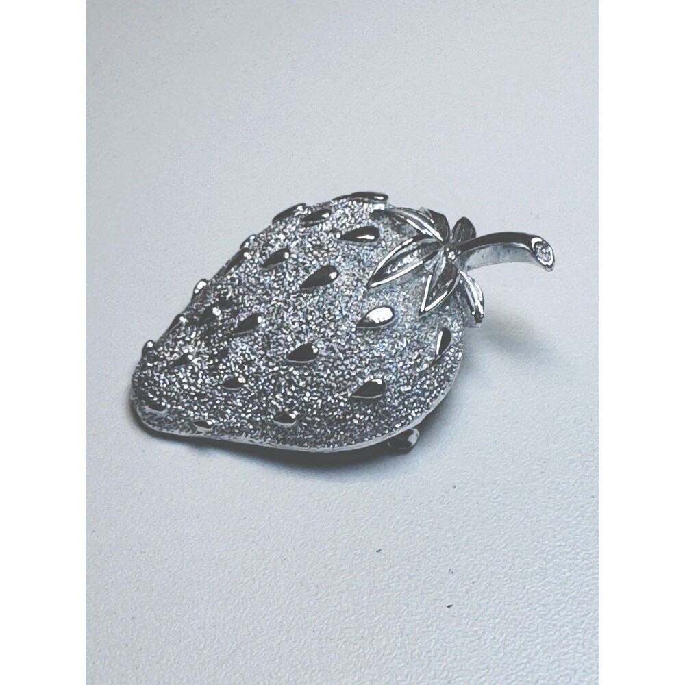 Vintage SIGNED SARAH COVENTRY Silver Tone Strawberry Fruit 2.25” Pin Brooch